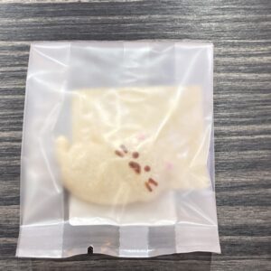 ベイクドショコラ白猫ゴロン